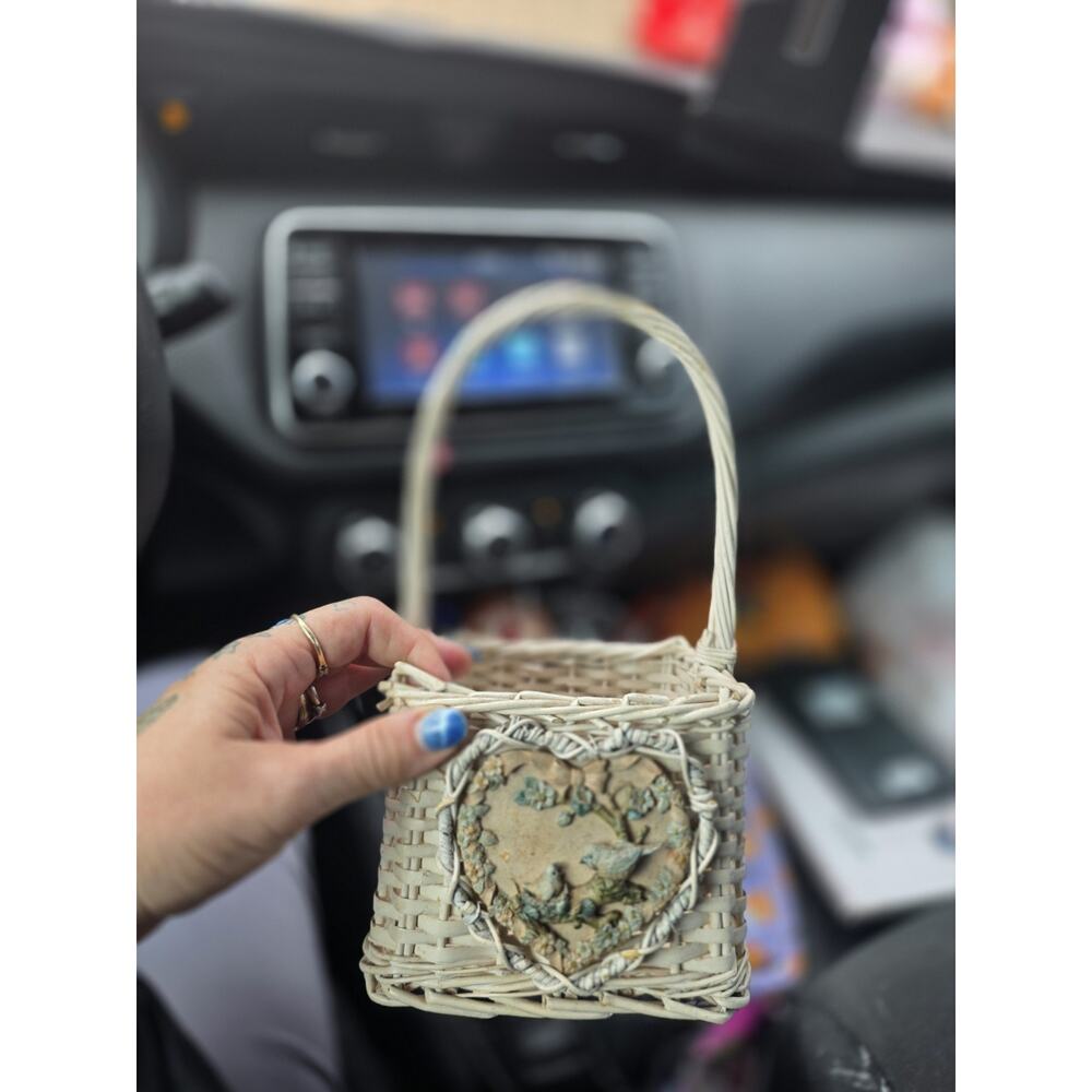 Vintage Rustic Basket Woven Wicker Ceramic Heart Farmhouse Cottage Shabby Chic - Picture 2 of 8
